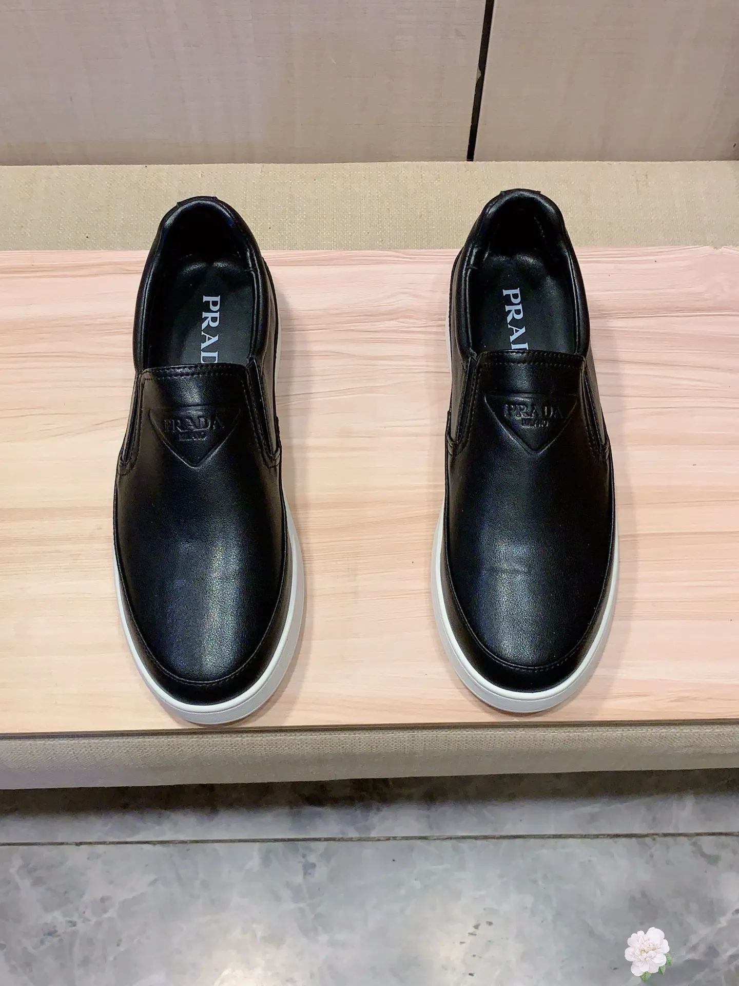 Men's Men's Shoes💰442💰💰🎩🎩[Lightning][Lightning] "PRADA*" The latest and most popular casual shoes, top brand [seduce] luxury ~ purchasing agency, top quality ~. [Strong] The upper is made of imported breathable cowhide with material ➕ breathable sheepskin feet (•) and fine workmanship. The original stylish and stylish soft rubber wear-resistant and non-slip outsole is light and comfortable on the feet. The real thing looks better when photographed. b66: code: 38-44, 4️⃣ colors selected